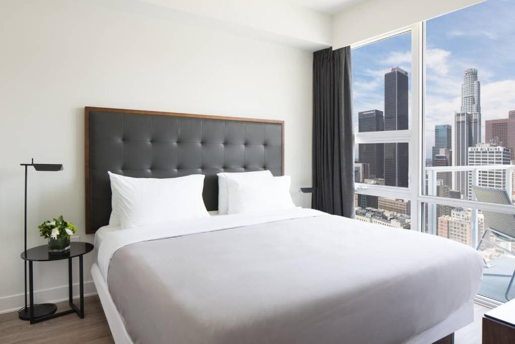 Top Floor 3 Bed 3 Bath Penthouse Living In Luxury Apartment *