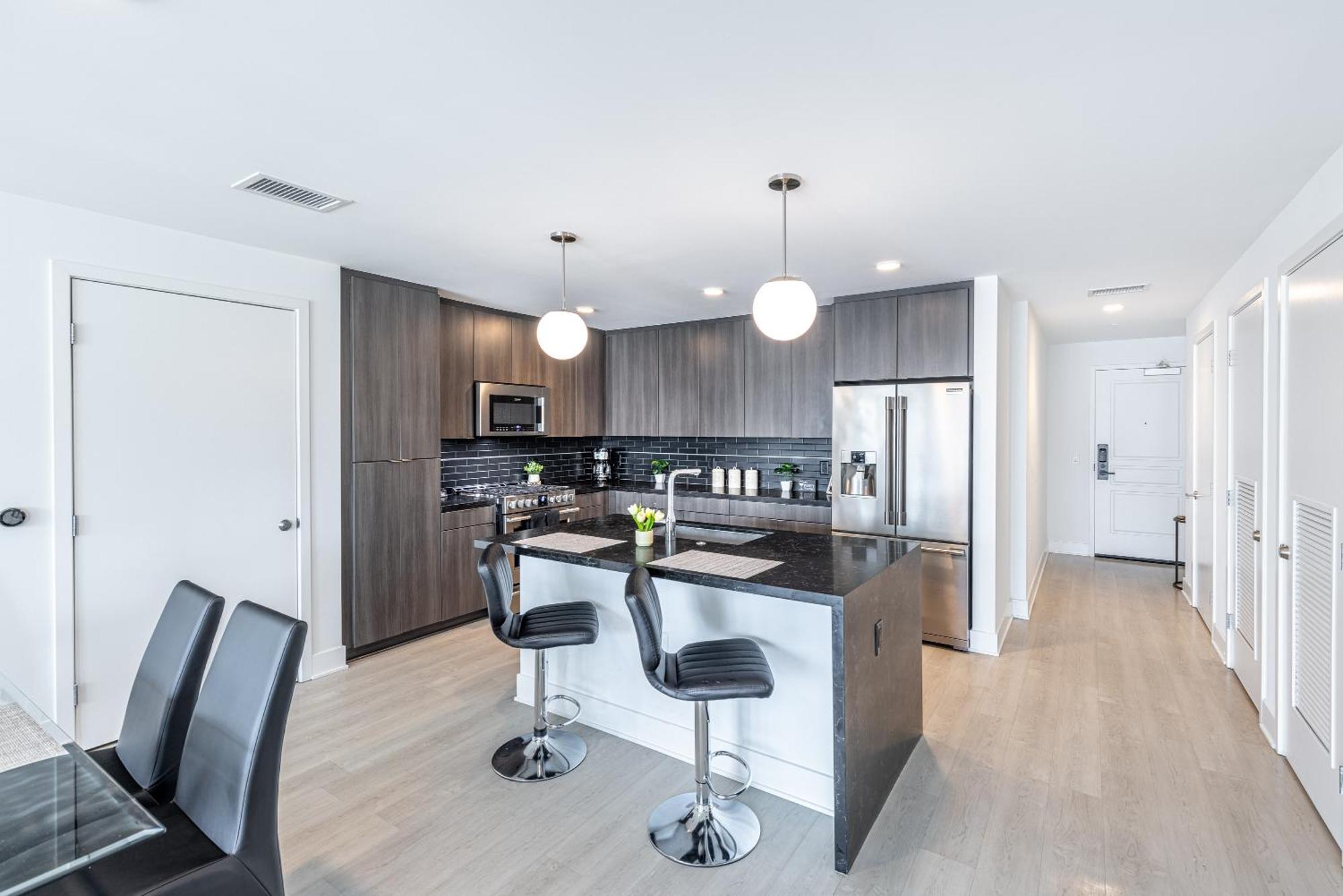 Apartment Top Floor 3 Bed 3 Bath Penthouse Living In Luxury *