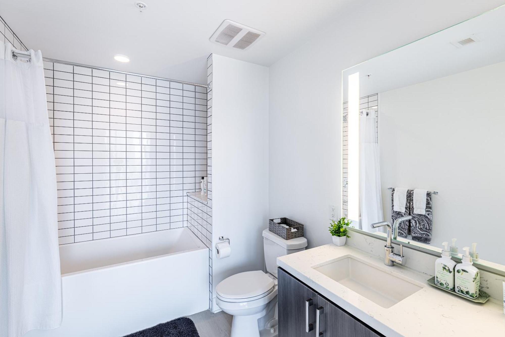 Top Floor 3 Bed 3 Bath Penthouse Living In Luxury