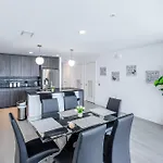 Top Floor 3 Bed 3 Bath Penthouse Living In Luxury