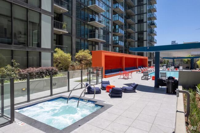 Floor 3 Bed 3 Bath Penthouse Living In Luxury Appartamento Los Angeles