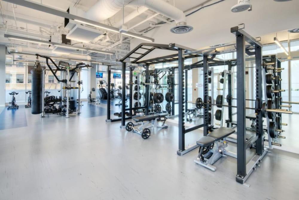 Floor 3 Bed 3 Bath Penthouse Living In Luxury * Los Angeles